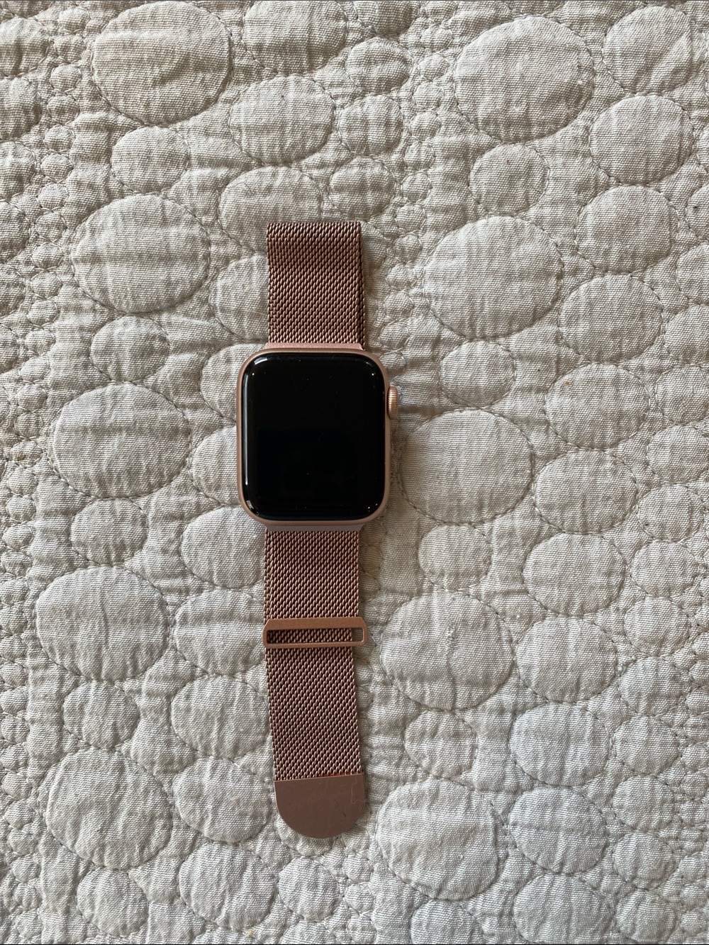 Apple Watch Series 5 Rose Gold Aluminum Case with Rose Gold Milanese Loop